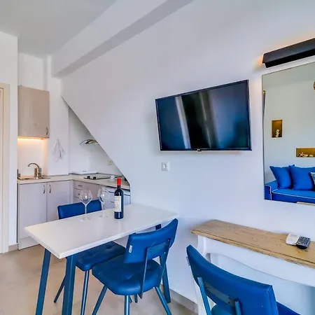 Theros & شقة فندقية خْريسيا أموذيا