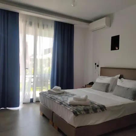 Aparthotel Theros &