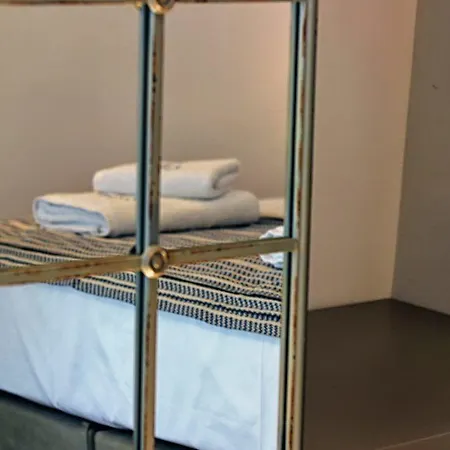 Theros & شقة فندقية