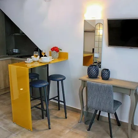 Theros & خْريسيا أموذيا