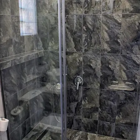 Theros & 4* خْريسيا أموذيا