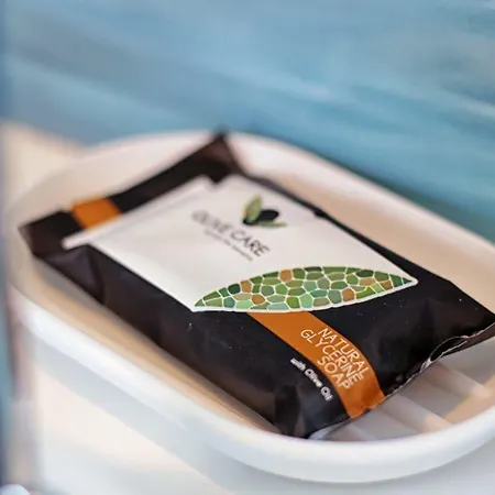 Theros & خْريسيا أموذيا