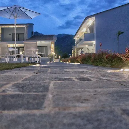 Theros & 4* خْريسيا أموذيا