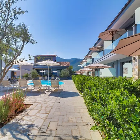 Theros & 4* خْريسيا أموذيا