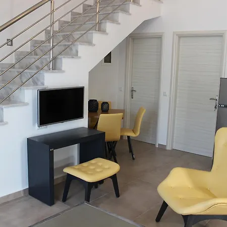 Aparthotel Theros &