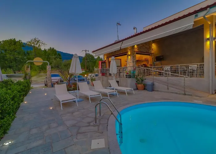 Theros & Apartmanhotel