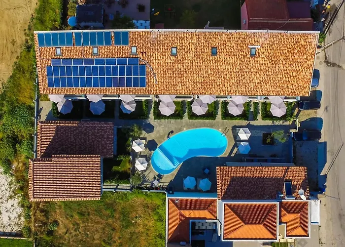 Theros & Apartmanhotel 4*