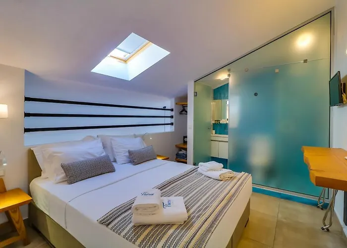 Theros & Hriszí Amudiá