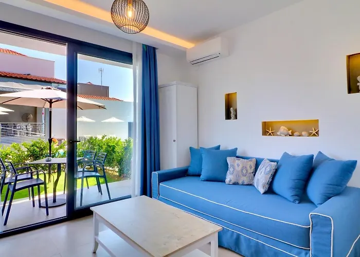 Theros & Apartmanhotel 4*