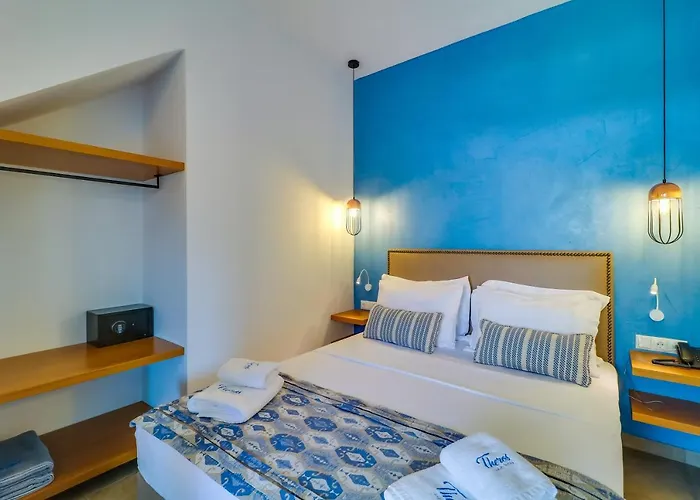Theros & Apartmanhotel 4*