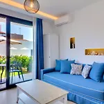 Theros & Aparthotel 4*