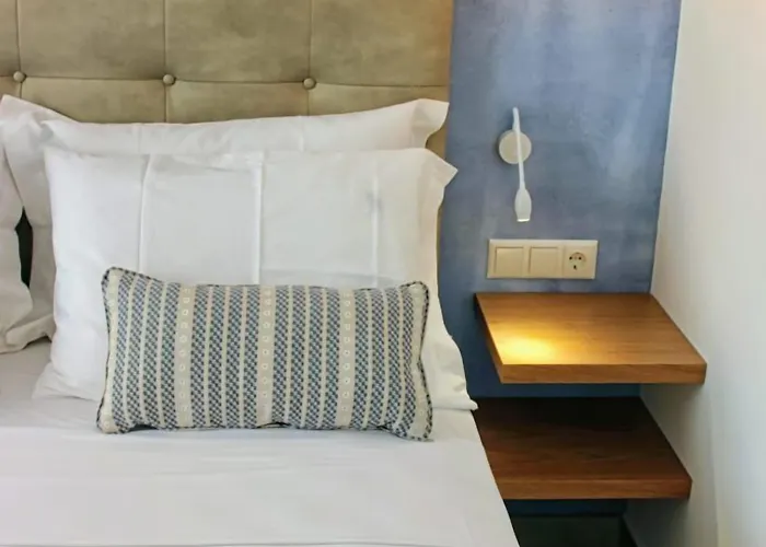 Theros & Chrysi Ammoudia