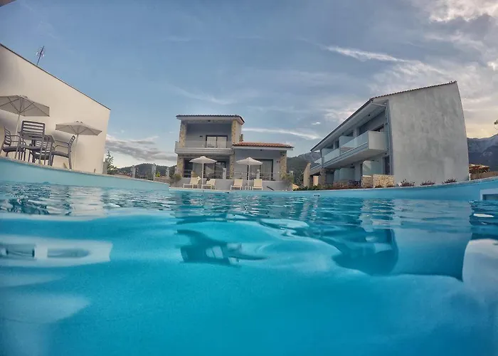 Theros & Chrysi Ammoudia